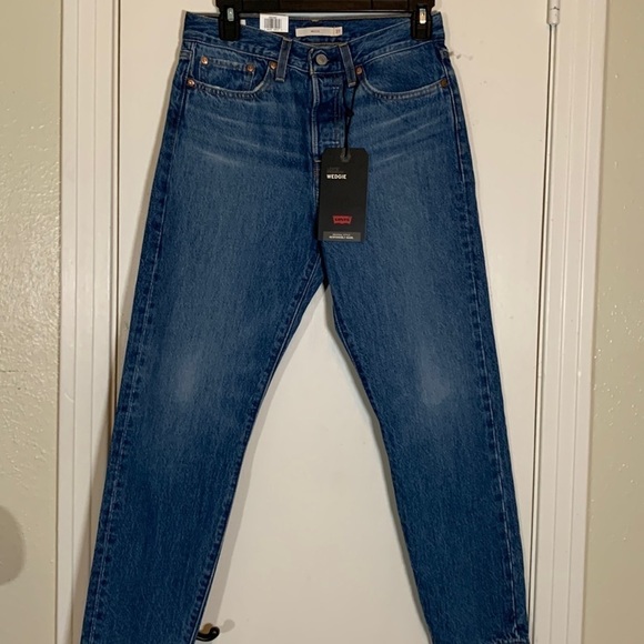 NWT Levis’ Premium Wedgie High Rise Tapered Leg Cotton Jeans, 27 waist - Picture 1 of 10